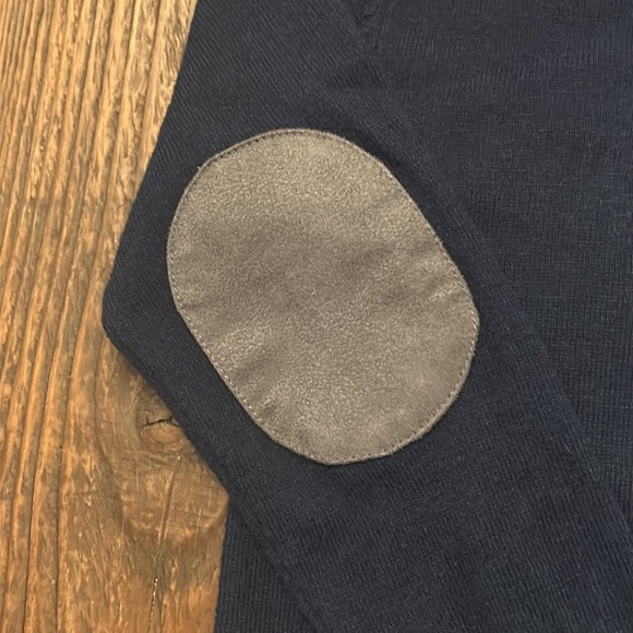 Boboli Navy Blue V- Neck Sweater with Grey Suede Elbow Patches / Boys 5 - Picture 4 of 8